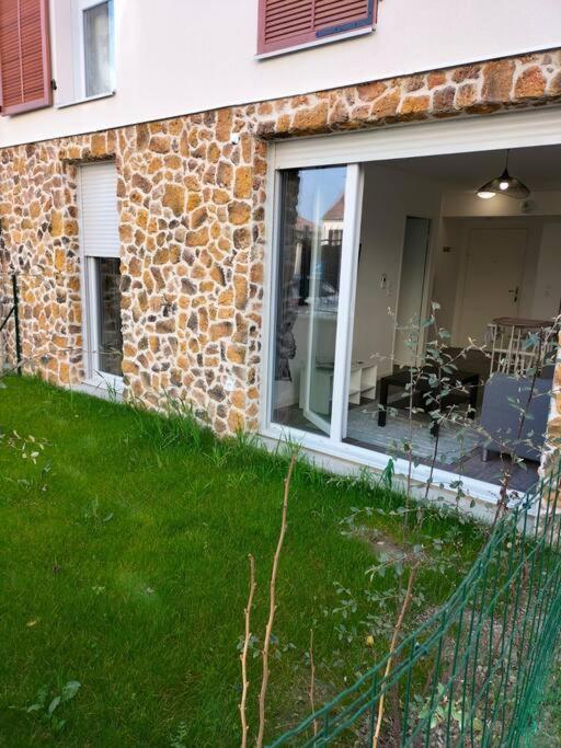 Appartement F2 de haut standing en hypercentre avec jardin privé à 270 m de la Gare de MANTES ! Esterno foto