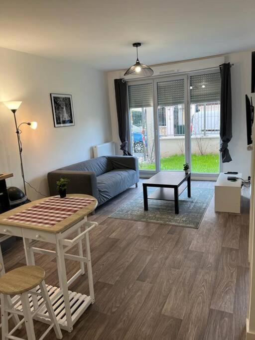 Appartement F2 de haut standing en hypercentre avec jardin privé à 270 m de la Gare de MANTES ! Esterno foto