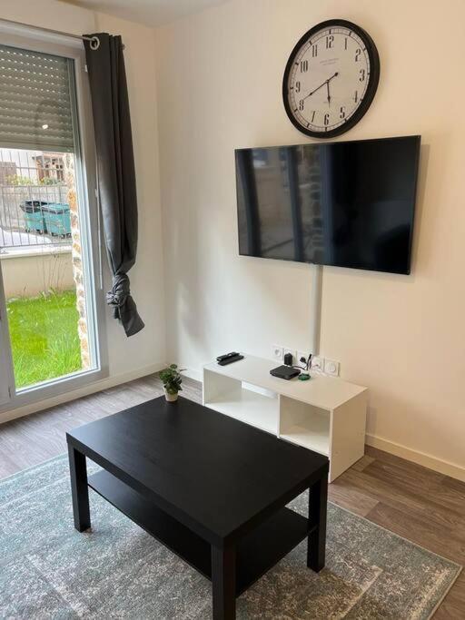 Appartement F2 de haut standing en hypercentre avec jardin privé à 270 m de la Gare de MANTES ! Esterno foto