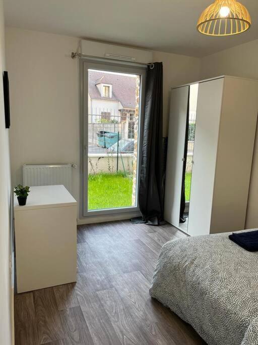 Appartement F2 de haut standing en hypercentre avec jardin privé à 270 m de la Gare de MANTES ! Esterno foto