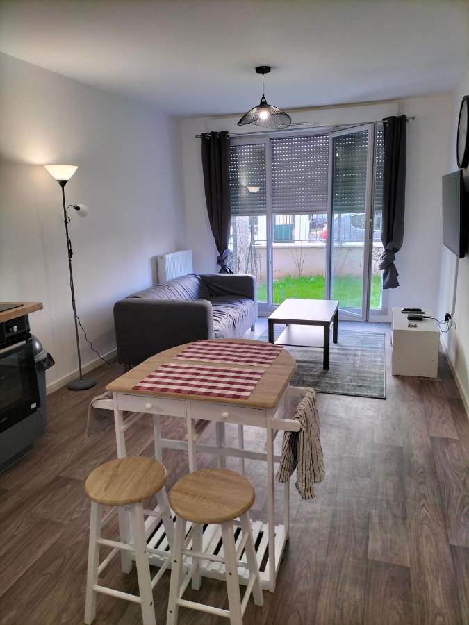 Appartement F2 de haut standing en hypercentre avec jardin privé à 270 m de la Gare de MANTES ! Esterno foto