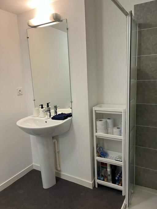 Appartement F2 de haut standing en hypercentre avec jardin privé à 270 m de la Gare de MANTES ! Esterno foto