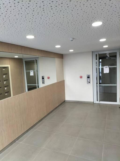 Appartement F2 de haut standing en hypercentre avec jardin privé à 270 m de la Gare de MANTES ! Esterno foto
